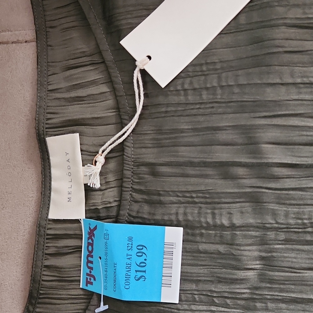 MELLODAY Green Ribbed Cap Sleeve Blouse - Picture 2 of 2